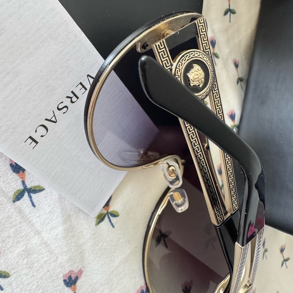 Full Packaging VERSACE Pilot Sunglasses 41mm - Picture 3 of 9